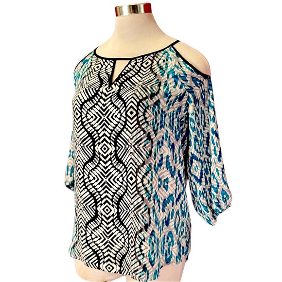 Cold Shoulder Abstract Print Top - Picture 10 of 11